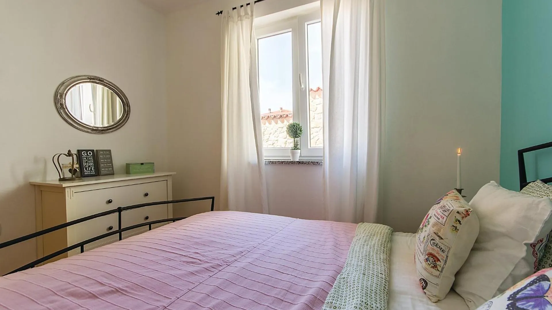 7 Bedroom Stunning Home In Ližnjan