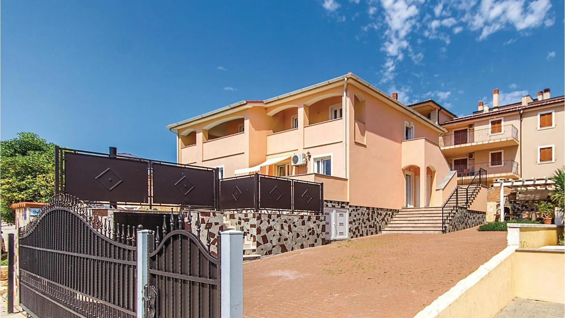 Tatil Evi 7 Bedroom Stunning Home In Ližnjan