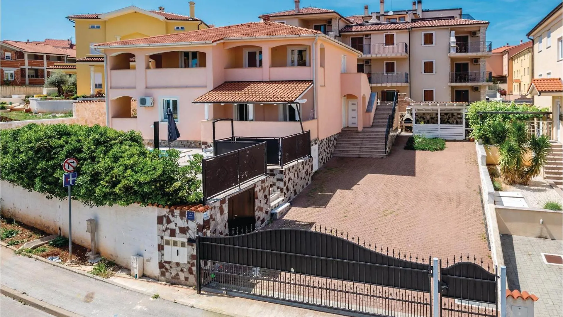 7 Bedroom Stunning Home In Ližnjan Hırvatistan